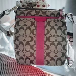 Beautiful Coach Signature Crossbody
